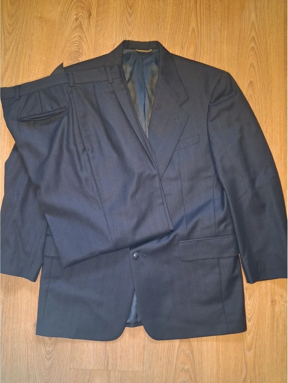Hart Schaffner Marx 2 PC Suit 40R 32x30 Gray Striped Wool